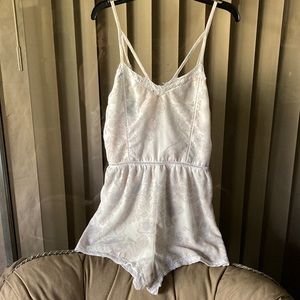 🥀 KENDALL & KYLIE 🥀 Romper 🥀 Size Small